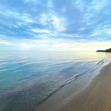Beautiful Walk Out Basement Apartment In Pickering Near Beach Luaran gambar